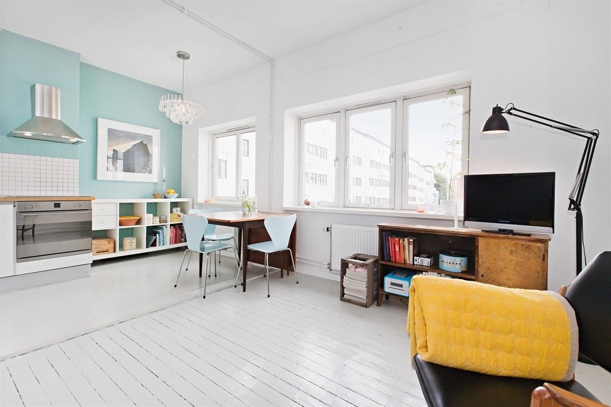 Leiligheten utnytter hver kvadratmeter maksimalt og romfordelingen, med store og luftige rom, gjør at du enkelt kan innrede etter eget ønske og behov. Galleribilde