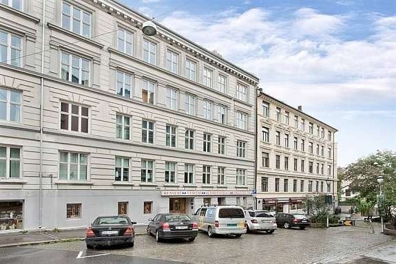 Sentralt, utraffikert med avstengt trafikkvei Galleribilde