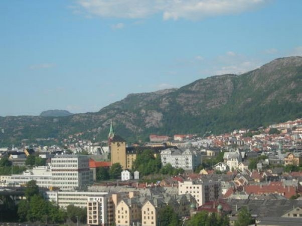 Bilde tatt fra kjøkkenet med utsikt over Bergen by. Galleribilde