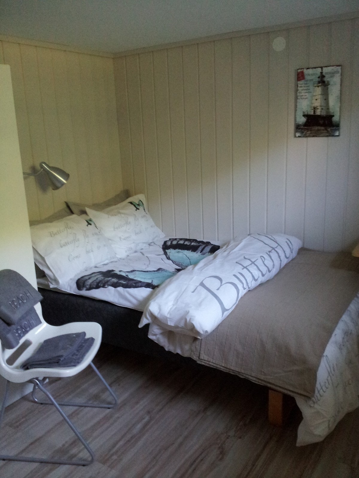 Soverom 1 m/1,20 bred seng m/overmadrass, 2 hodeputer og 1 dyne (2,20 lang) Galleribilde