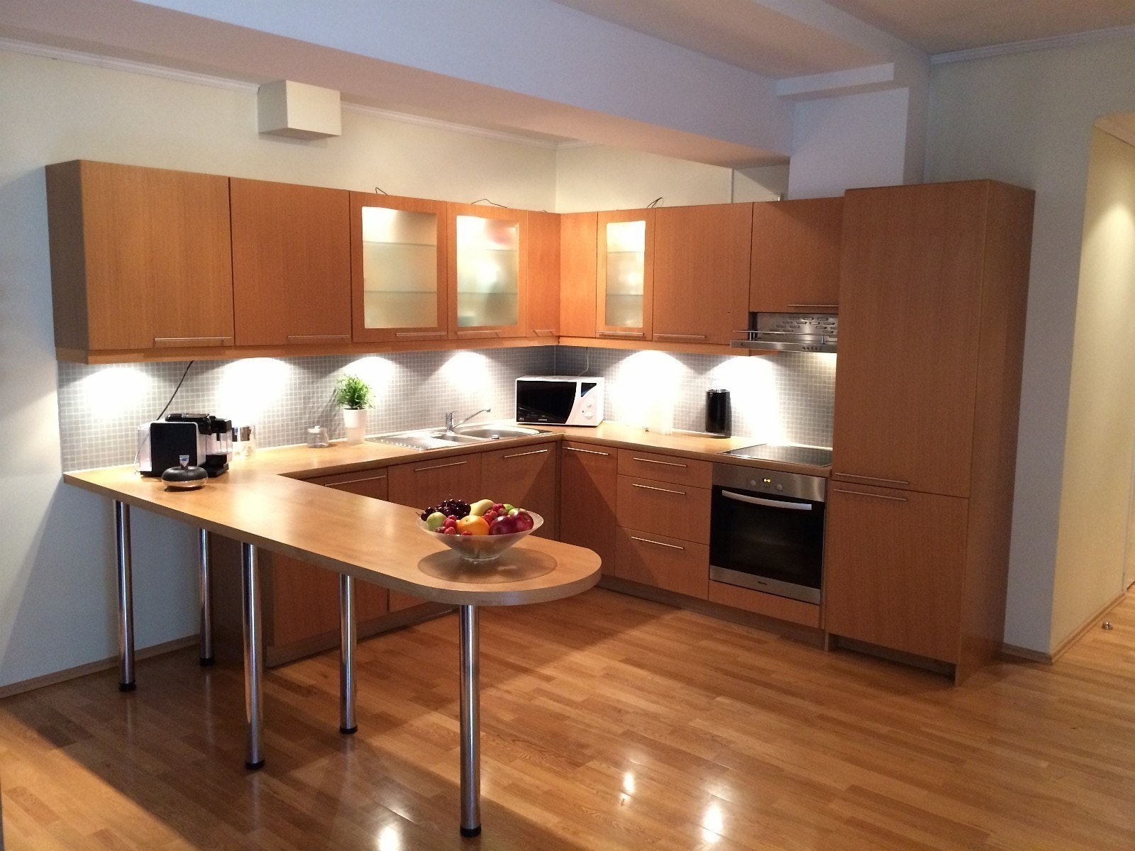 Kjøkken med masse benkeplass Galleribilde