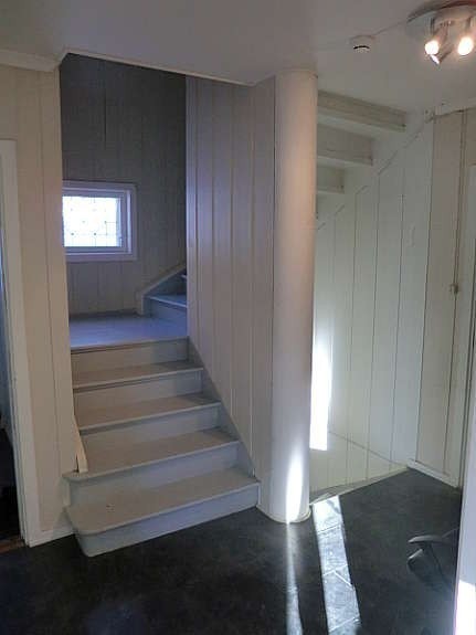 Gang m/ trapp opp til soverom i 2.etg Galleribilde