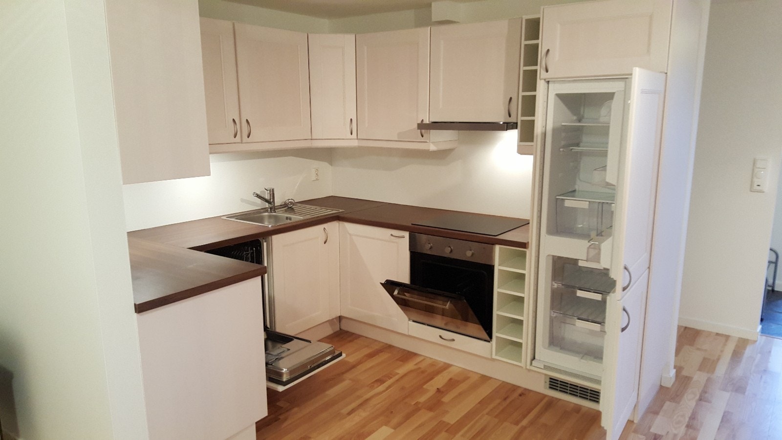 Kjøkken med hvitevarer Galleribilde