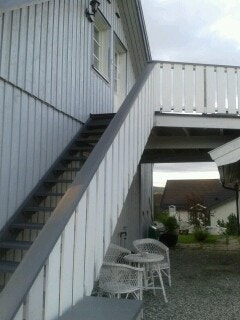 Inngangsparti 2.etage. egen inngang Galleribilde