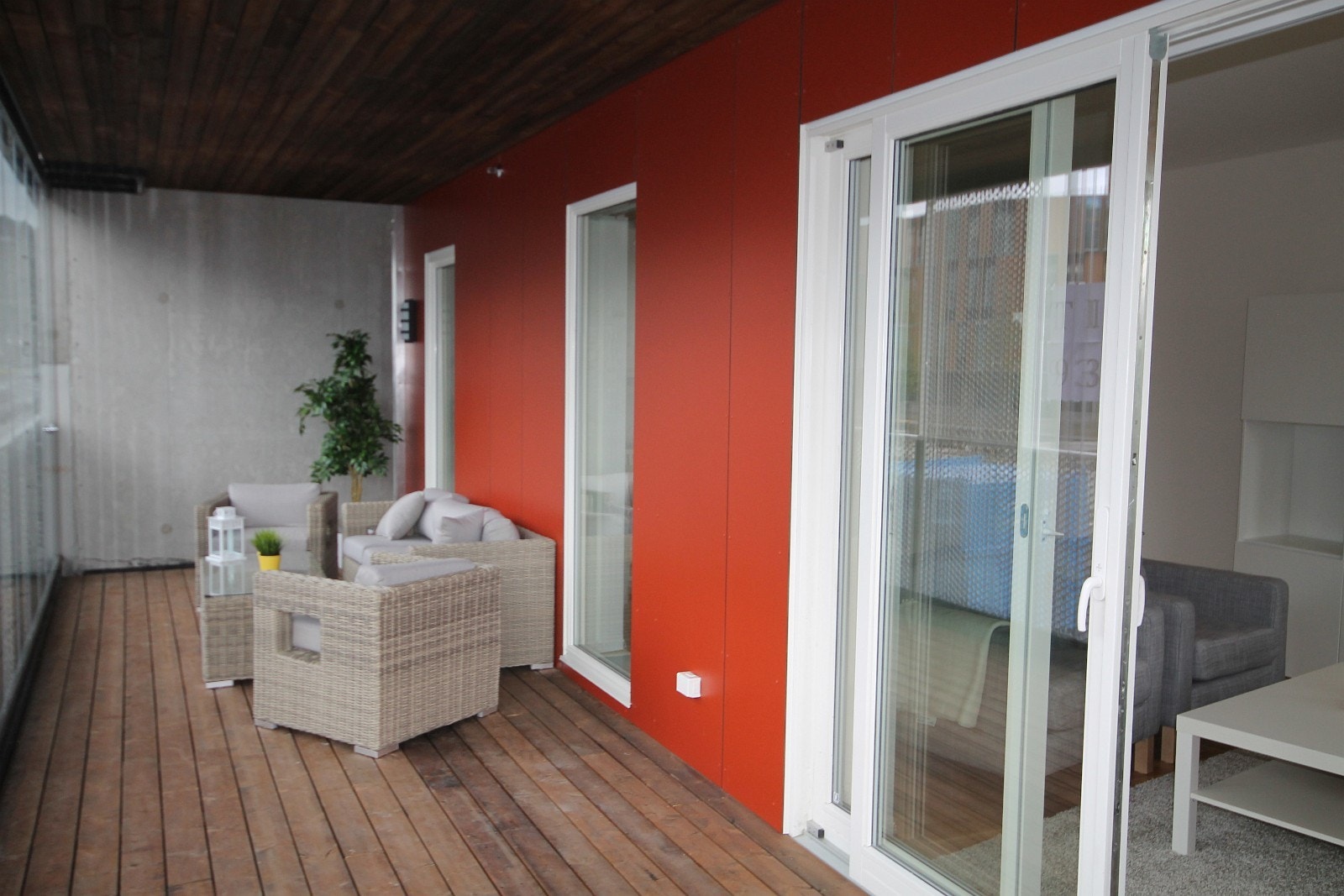 The very large and spacious glazed terrace. Galleribilde