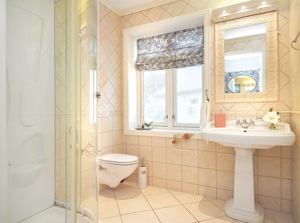 Dusjbad/wc i 1. etg. Galleribilde