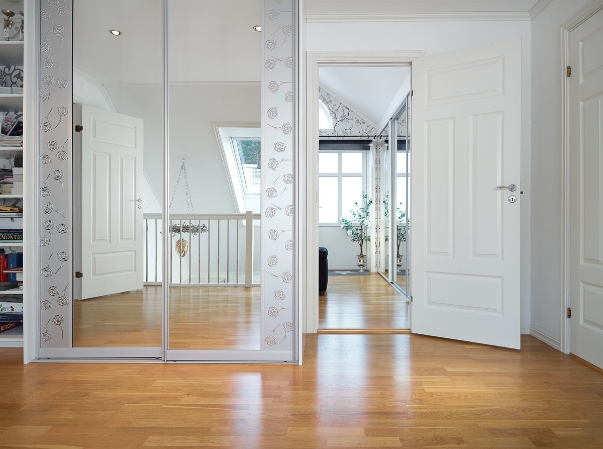 Fra galleri mot foreldresoverom Galleribilde