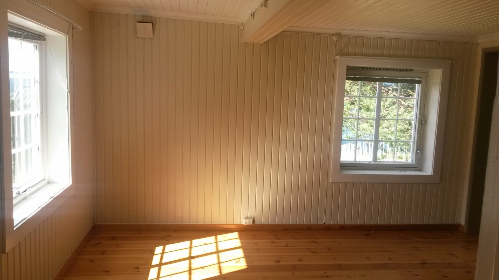 Stue med utsikt mot sør og vest Galleribilde