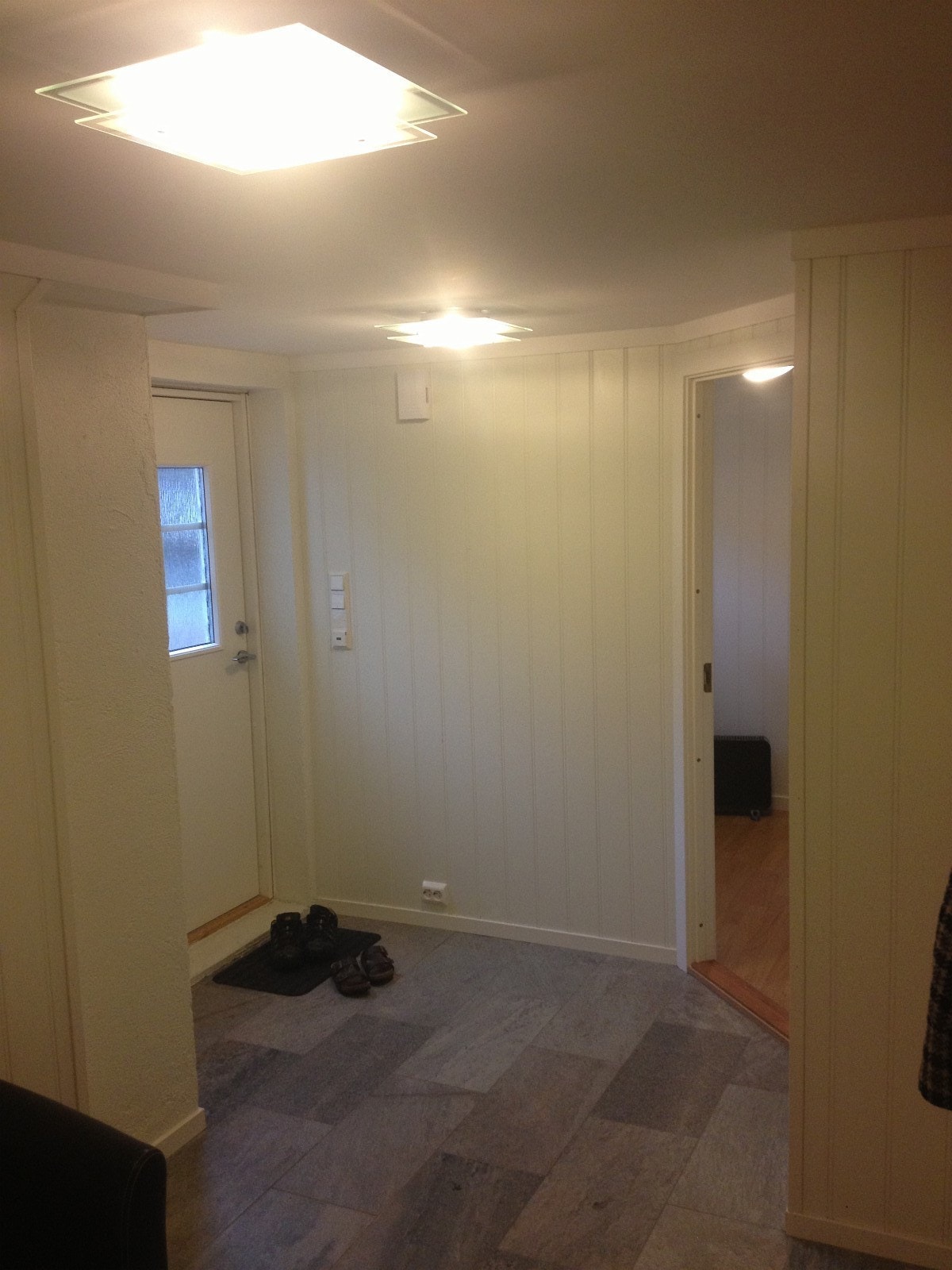 Gang mot utgangsdør og sov 1 Galleribilde