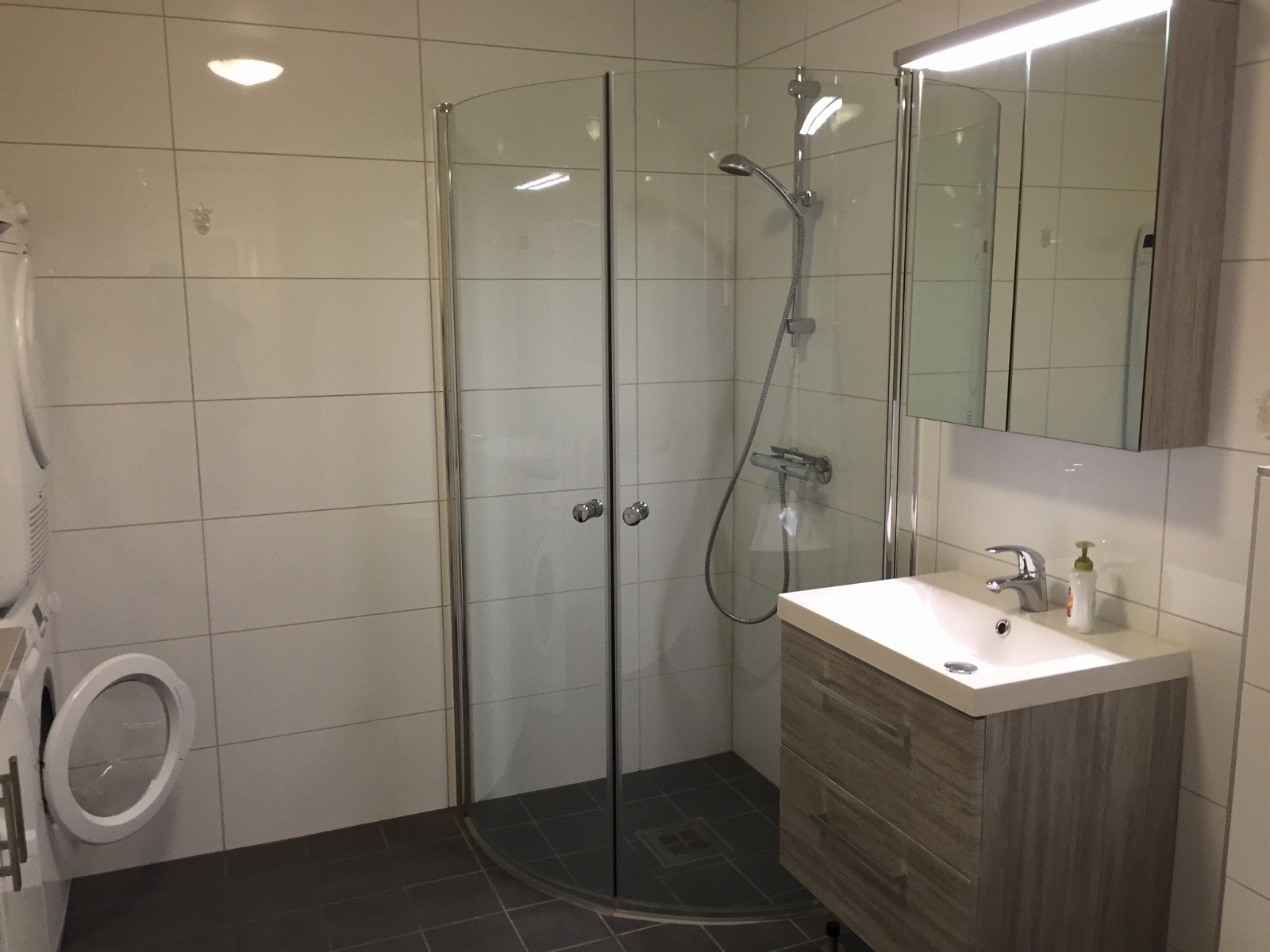 Stort bad/vaskerom Galleribilde