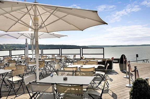 Lysaker Brygge med dagligvarer, servicetilbud og bryggerestauranter ligger 5 min unna Galleribilde