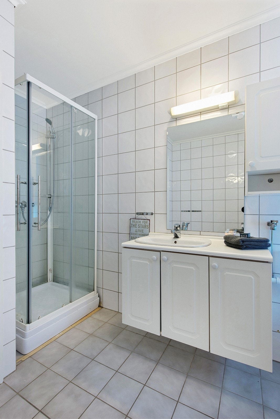 Bad mot dusjkabinett Galleribilde