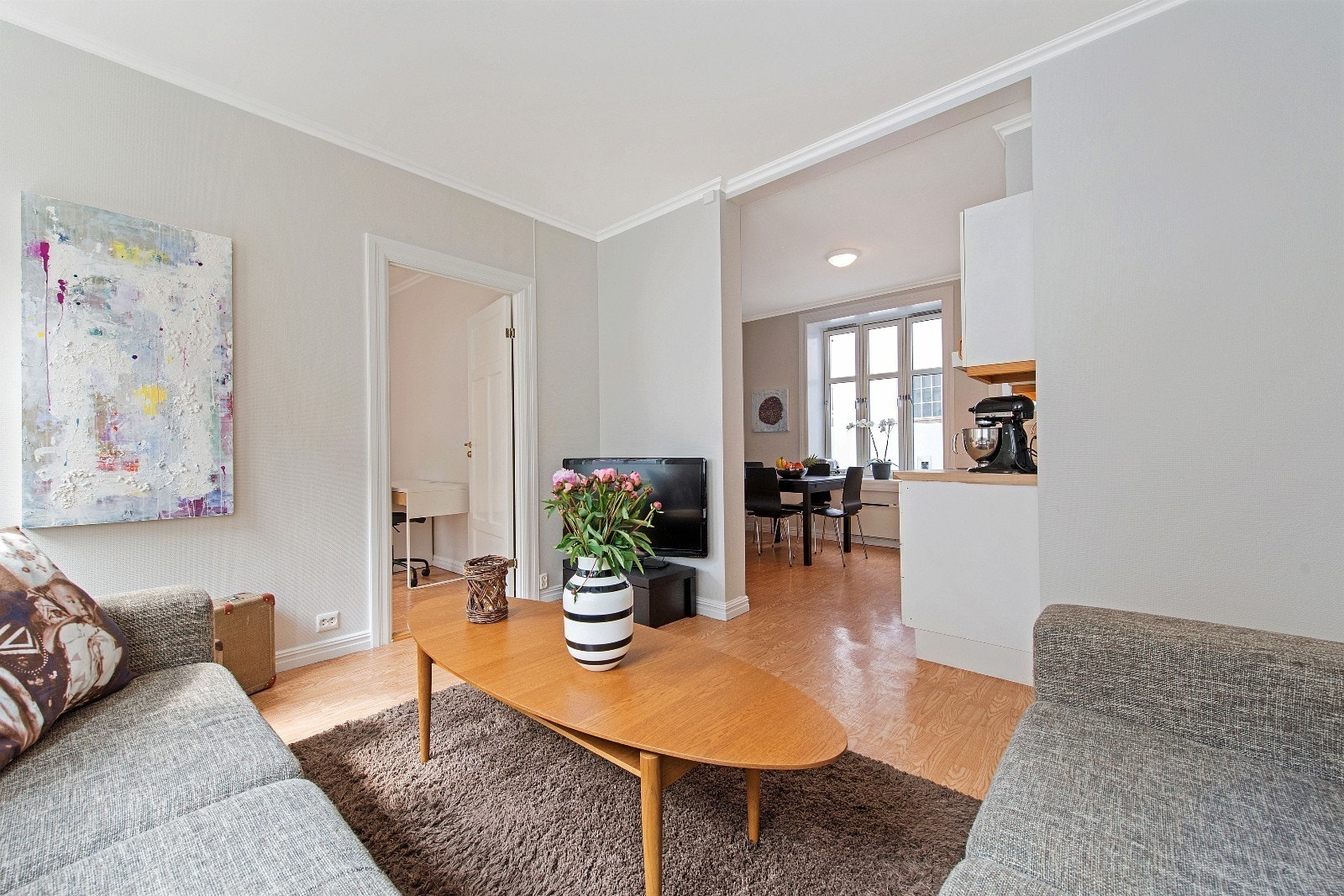 Stue mot kjøkken Galleribilde