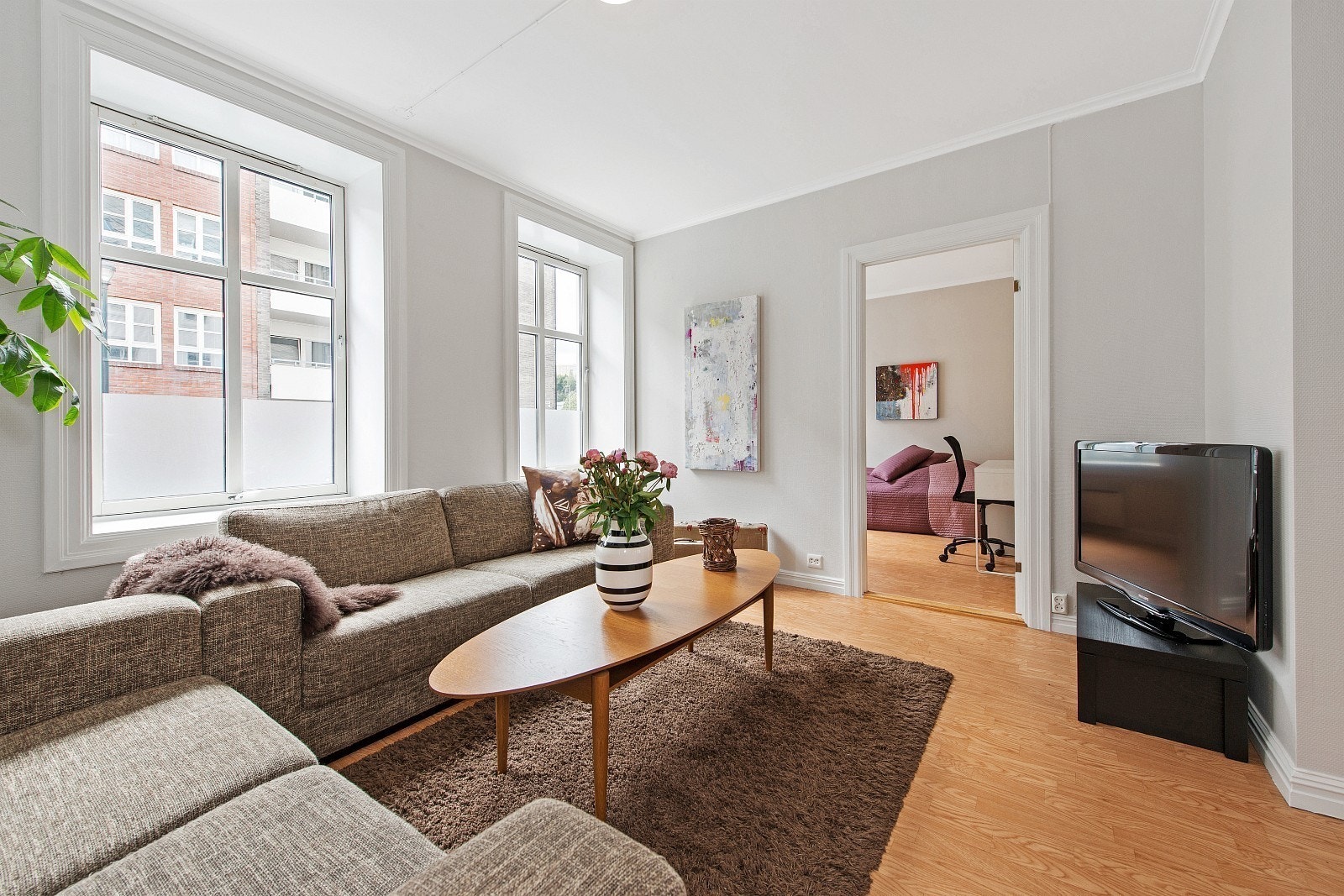 Stue mot vinduer Galleribilde