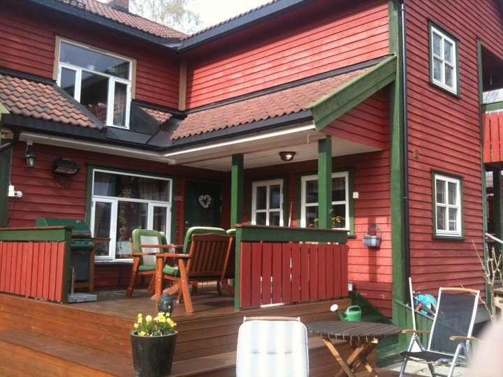 Øvre del av terrasse utgang både fra kjøkken og hovedinngang Galleribilde