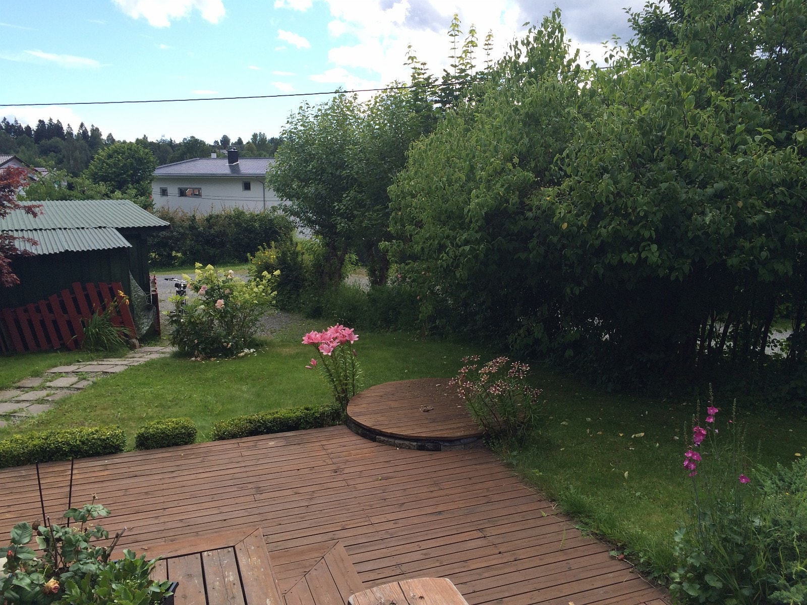 Fontene vist med lokket på i hjørnet av terrassen Galleribilde