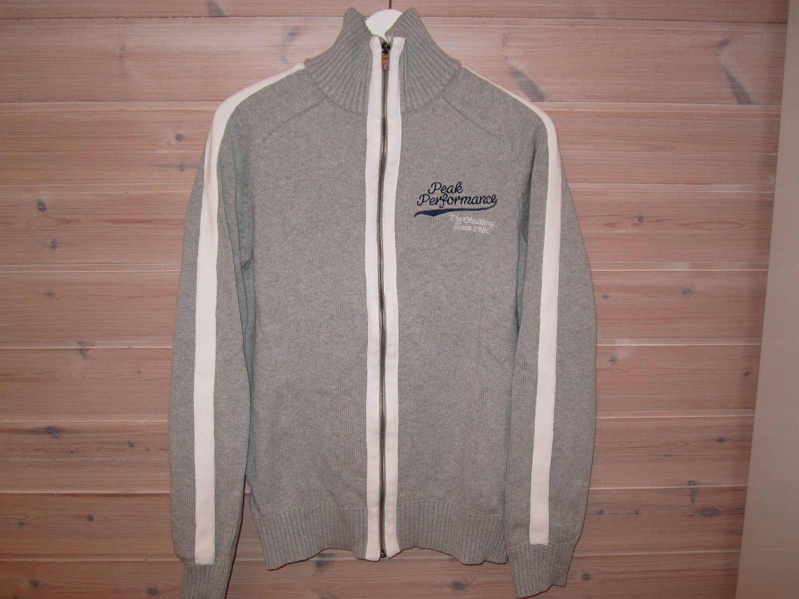 NY Peak Performance genser, Str: L | FINN.no Peak Performance L genser dame | FINN.no