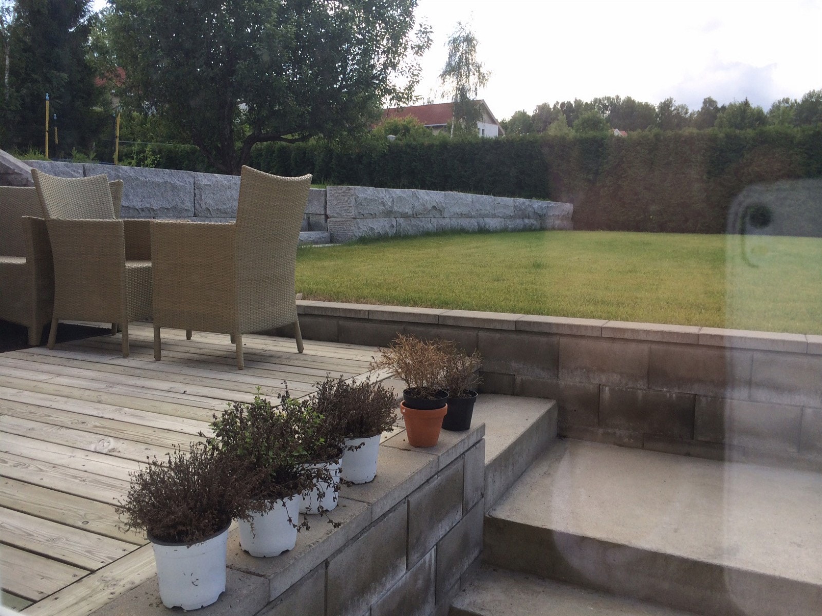 Uteplass m/terrasse Galleribilde