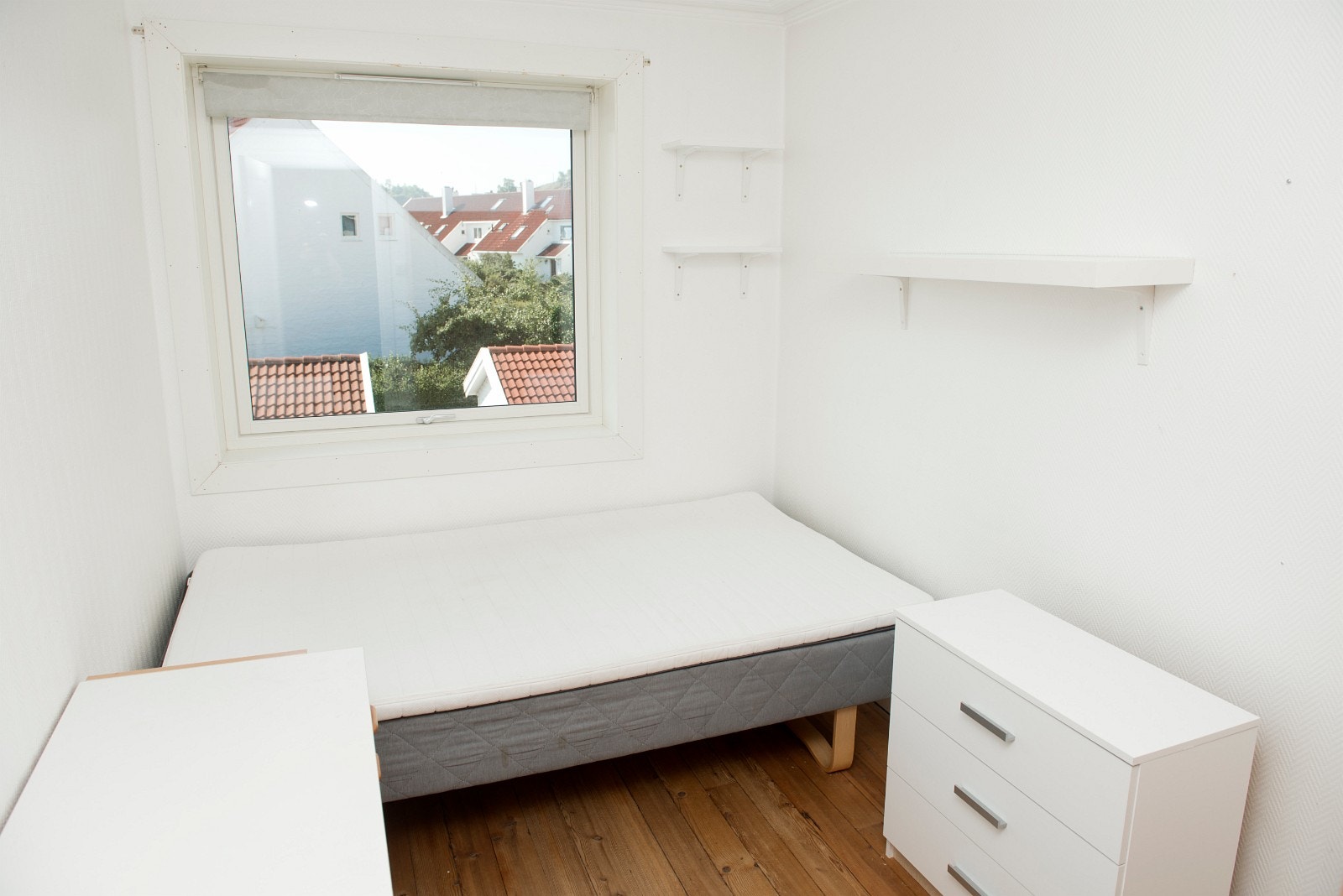 Soverom 2 ca. 8 kvm. kr. 5.200,- (LEDIG) Galleribilde