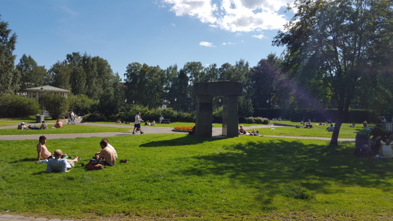 Birkelunden på en sommerdag. Vil du bo her? :) Galleribilde