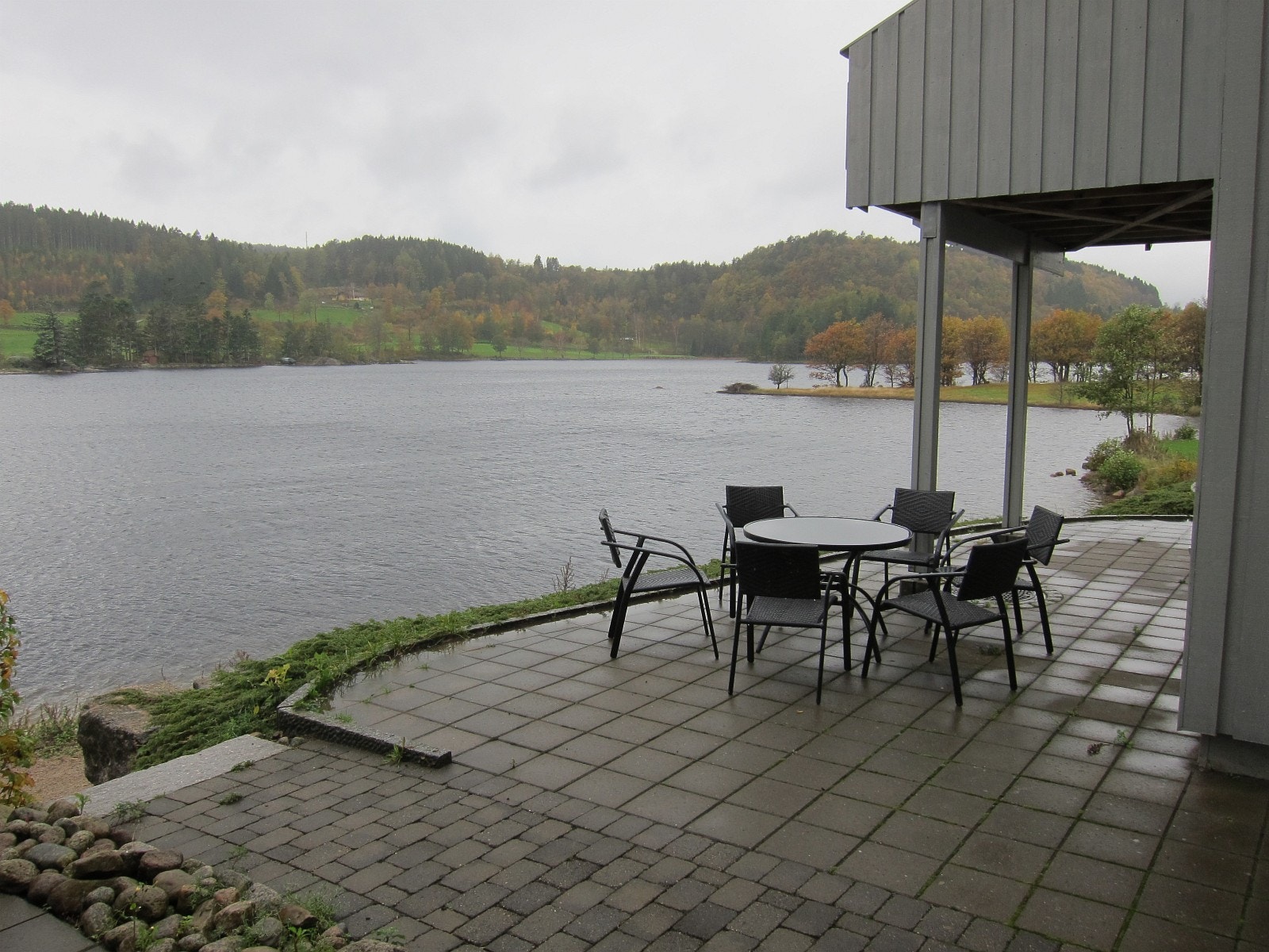 Svært solrik terasse med flott utsikt Galleribilde