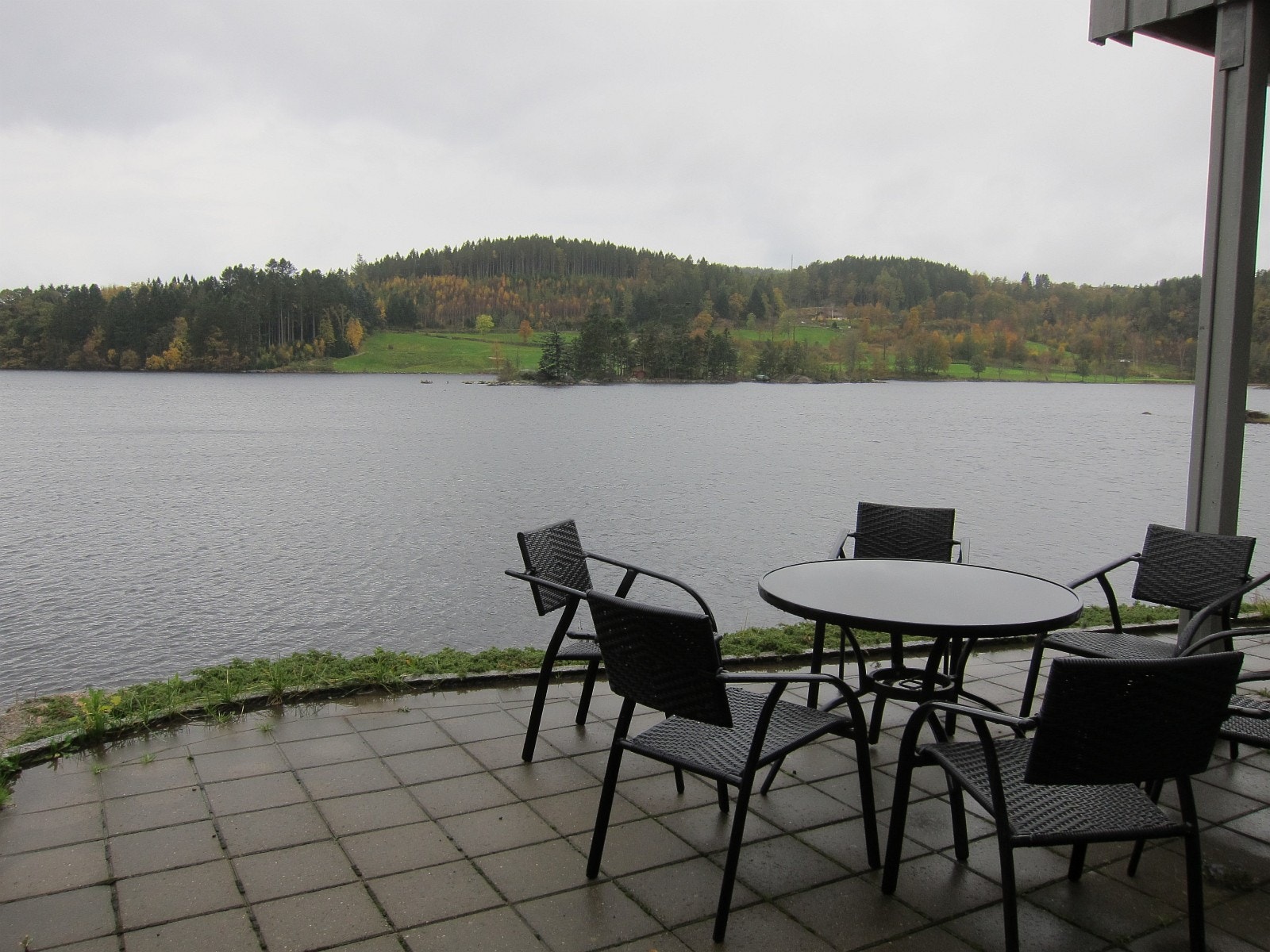 Flott utsikt over fjorden fra terassen Galleribilde