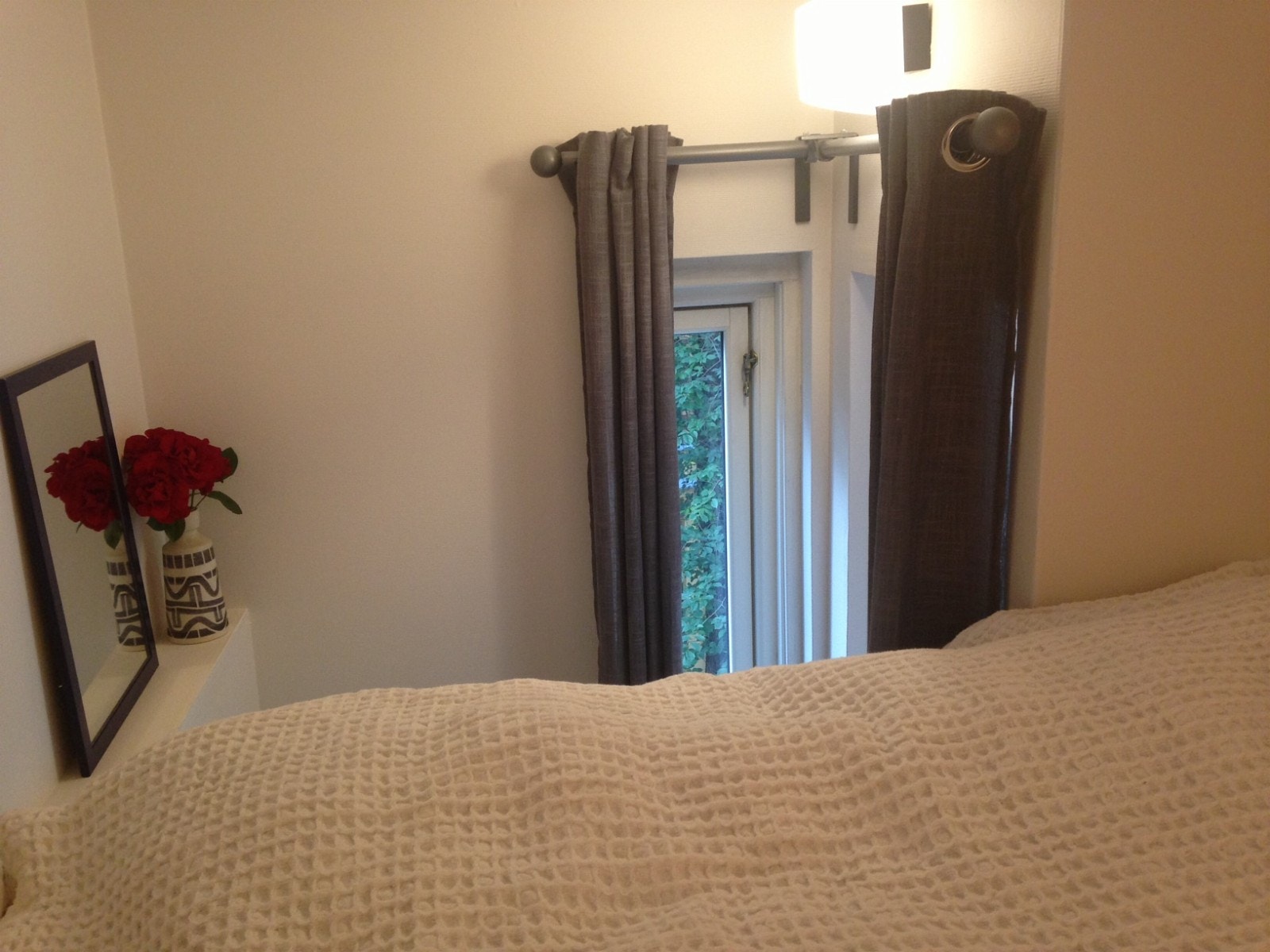 Separat liten sove-alkove-del med luftevindu. Galleribilde