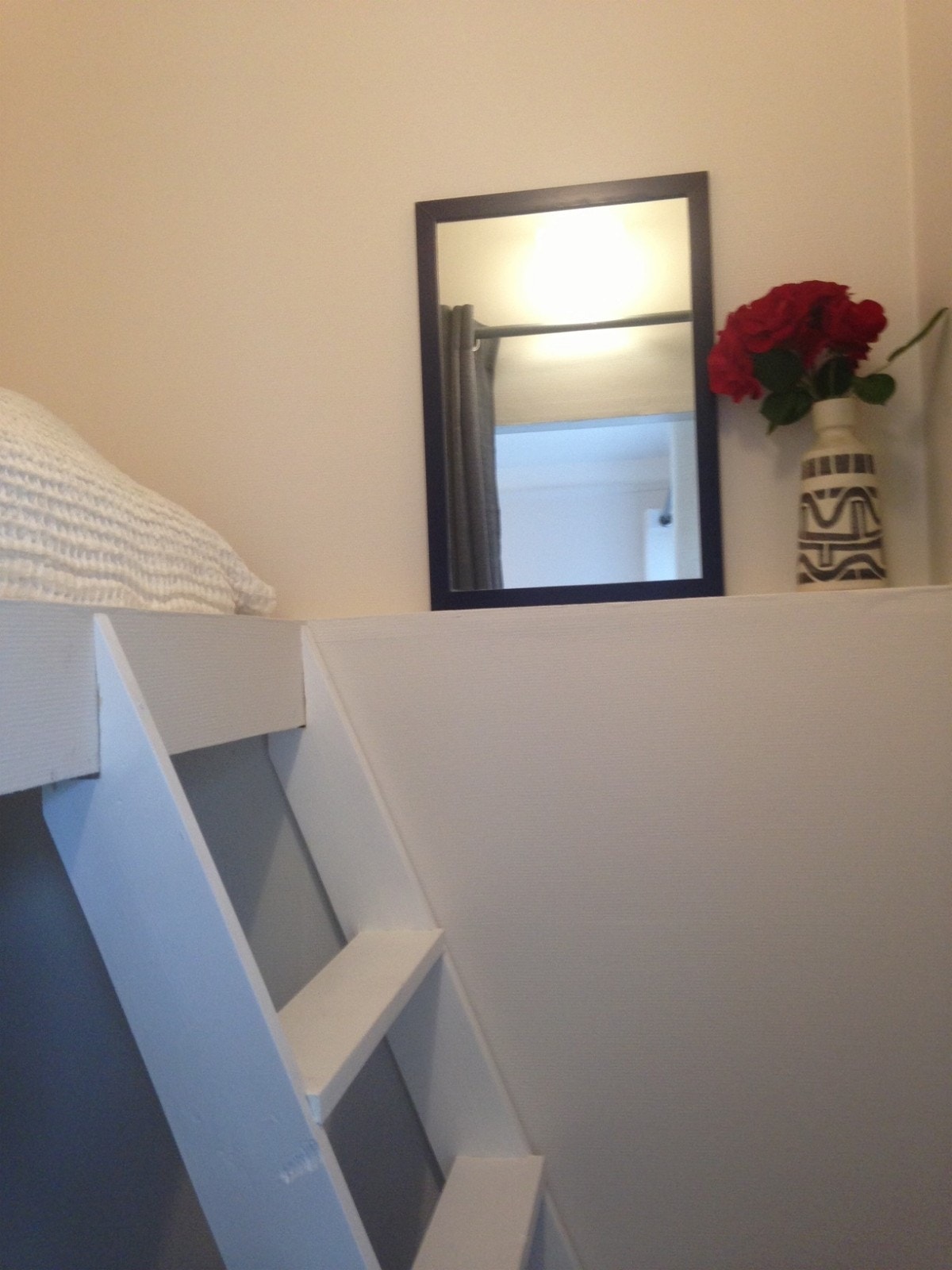 Kort, enkel trapp opp til 140x200 seng Galleribilde