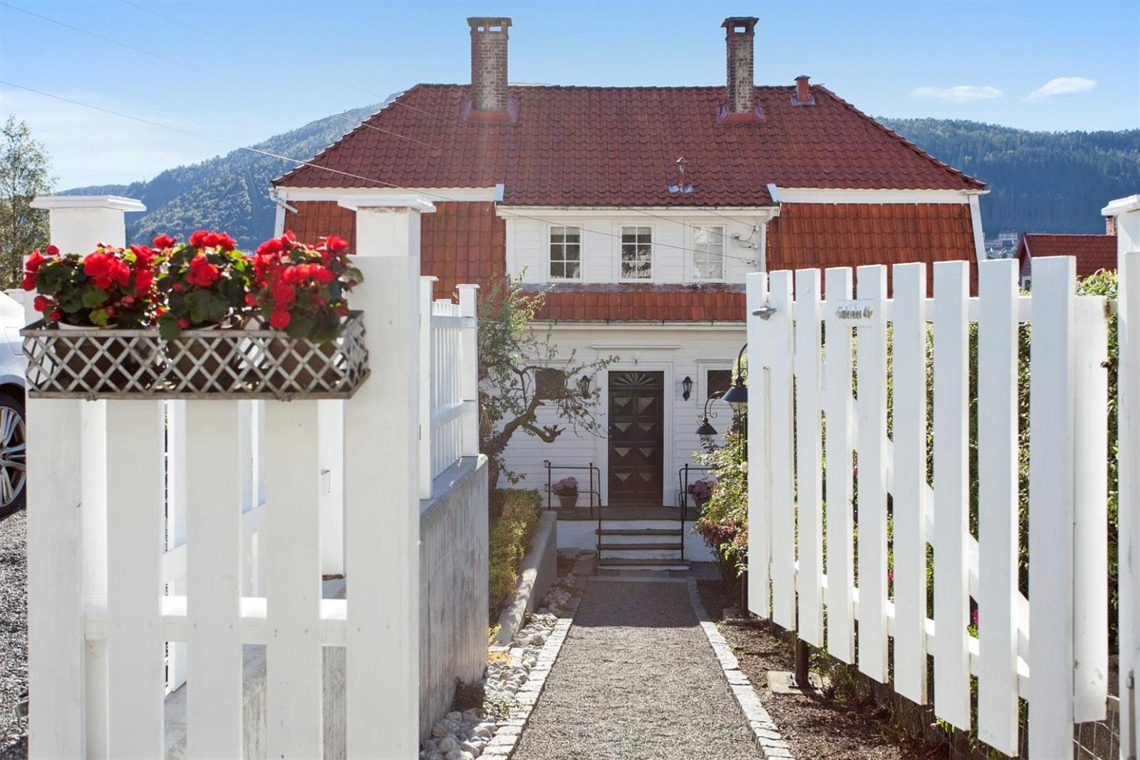 Velkommen inn: Gimleveien 46 en flott herskapsbolig beliggende i et populært og barnevennlig område. Galleribilde