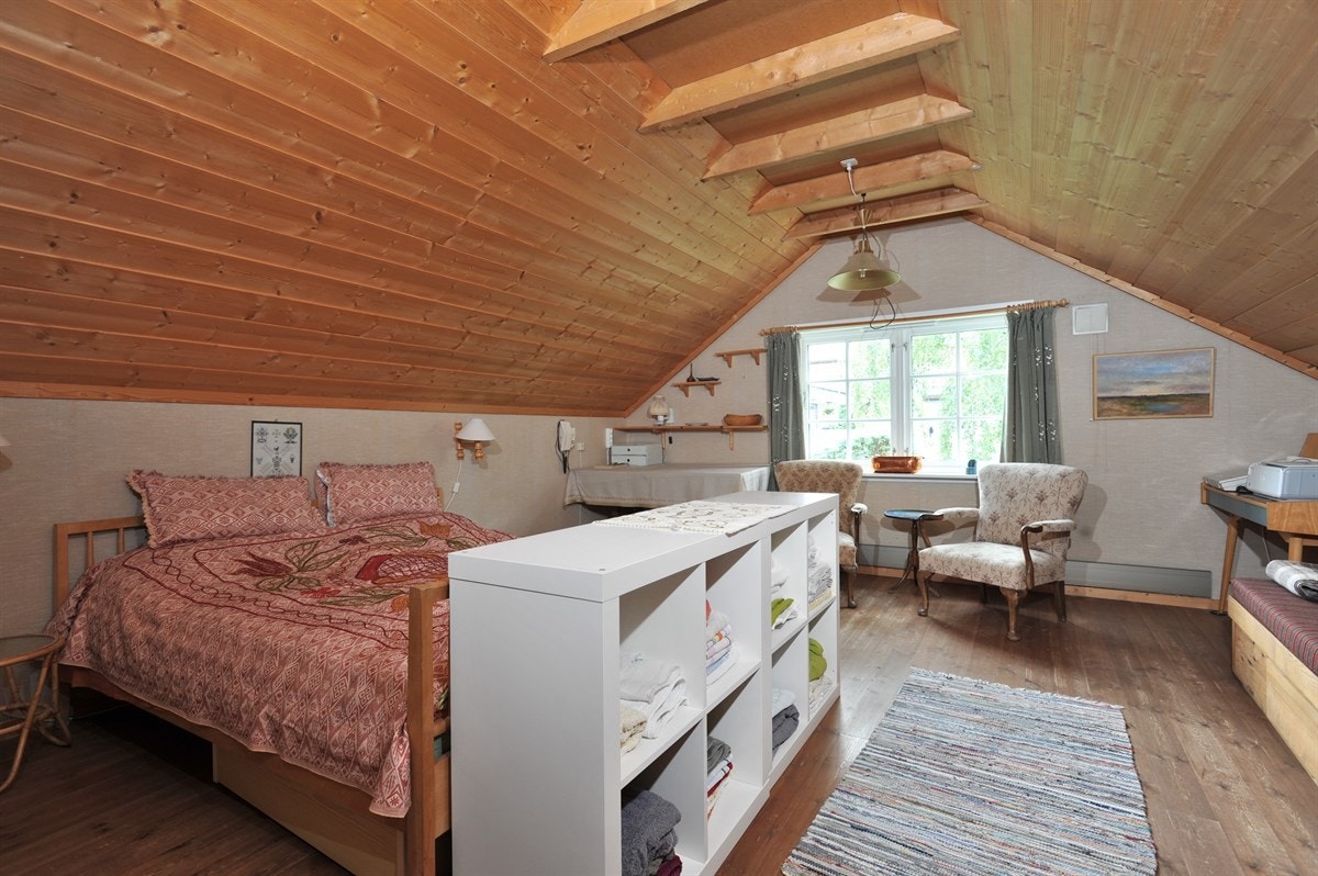 Sørvendt soverom i 2. etasje/loft Galleribilde