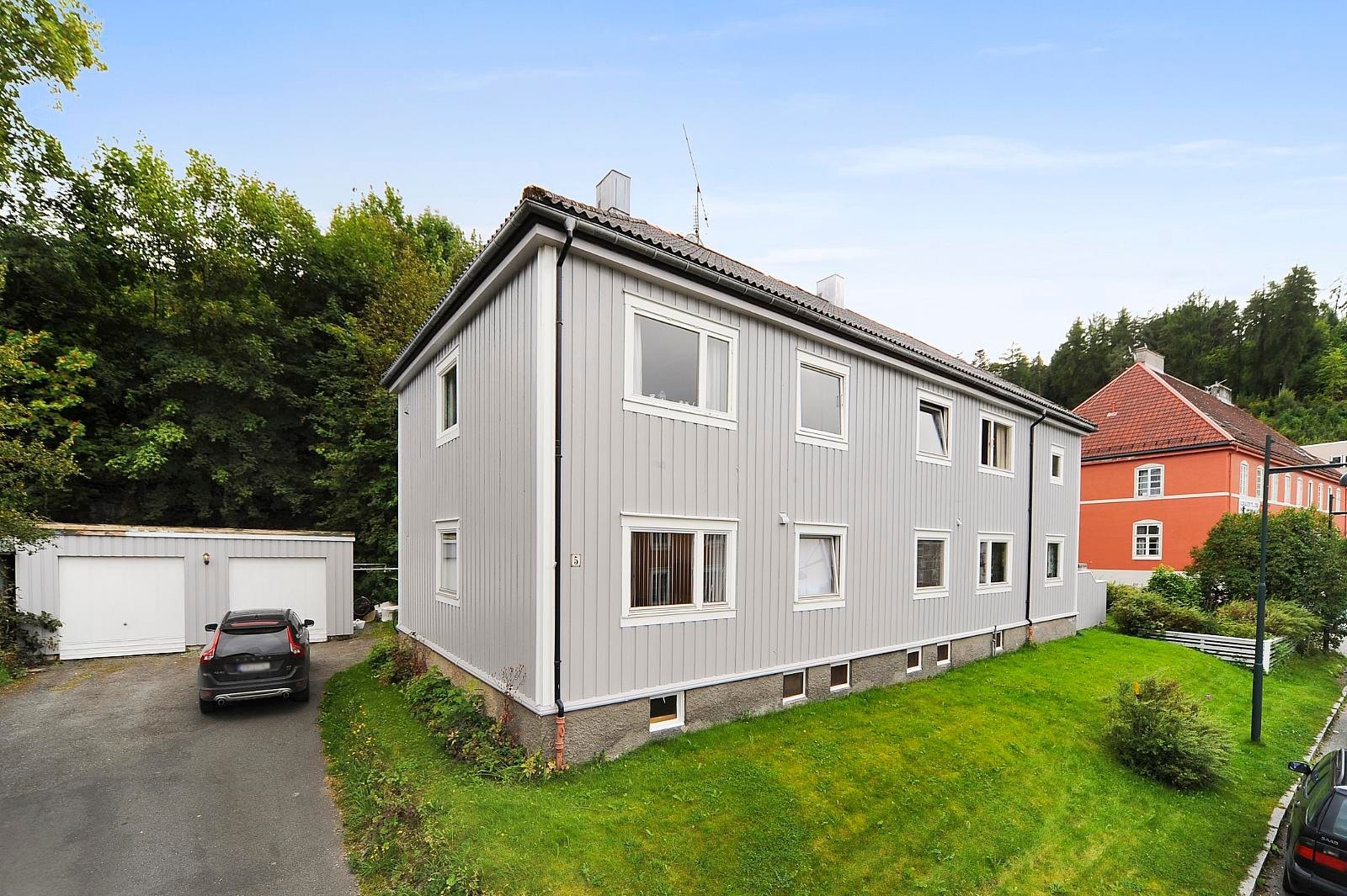 Stille og rolig sameiet side om side med naturskjønne områder - Perfekt for den som er glad i natur og friluftsliv og som samtidig ønsker å bo sentralt Galleribilde