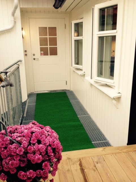 Inngang sett fra terrasse Galleribilde