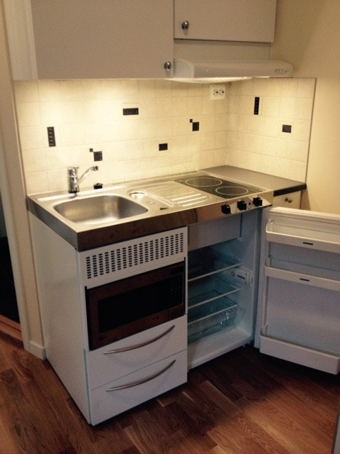 Kjøkken - kjøleskap med liten fryser Galleribilde