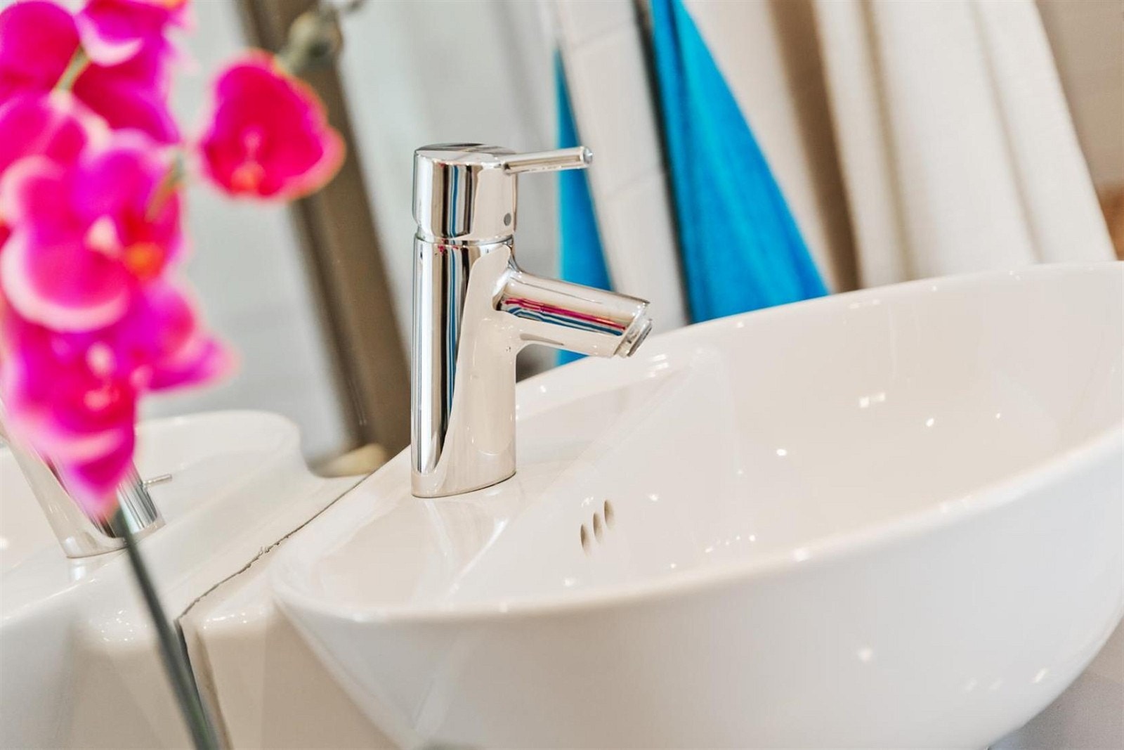 Fin servant på bad. Galleribilde