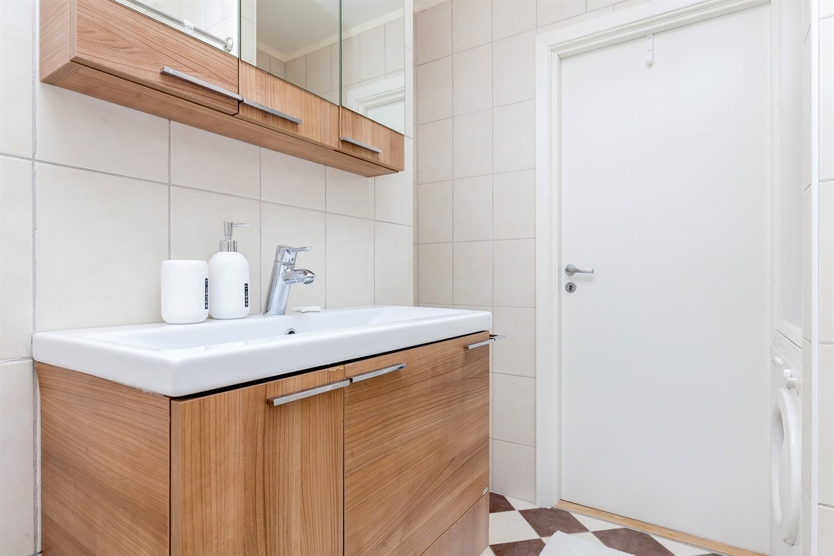 Moderne innredning på badet Galleribilde