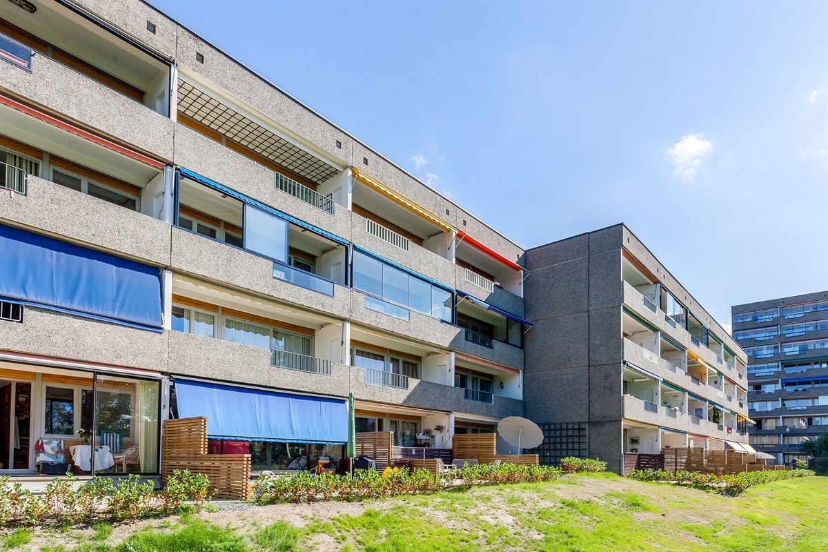 Meklenborg borettslag ligger landlig og idyllisk til, grensende mot flotte friområder i Mærradalen. Samtidig svært sentralt med kort vei til t-bane. Galleribilde