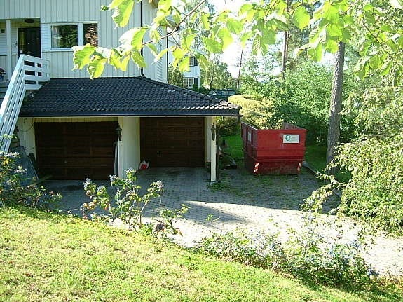 Biloppstilling der rød container Galleribilde