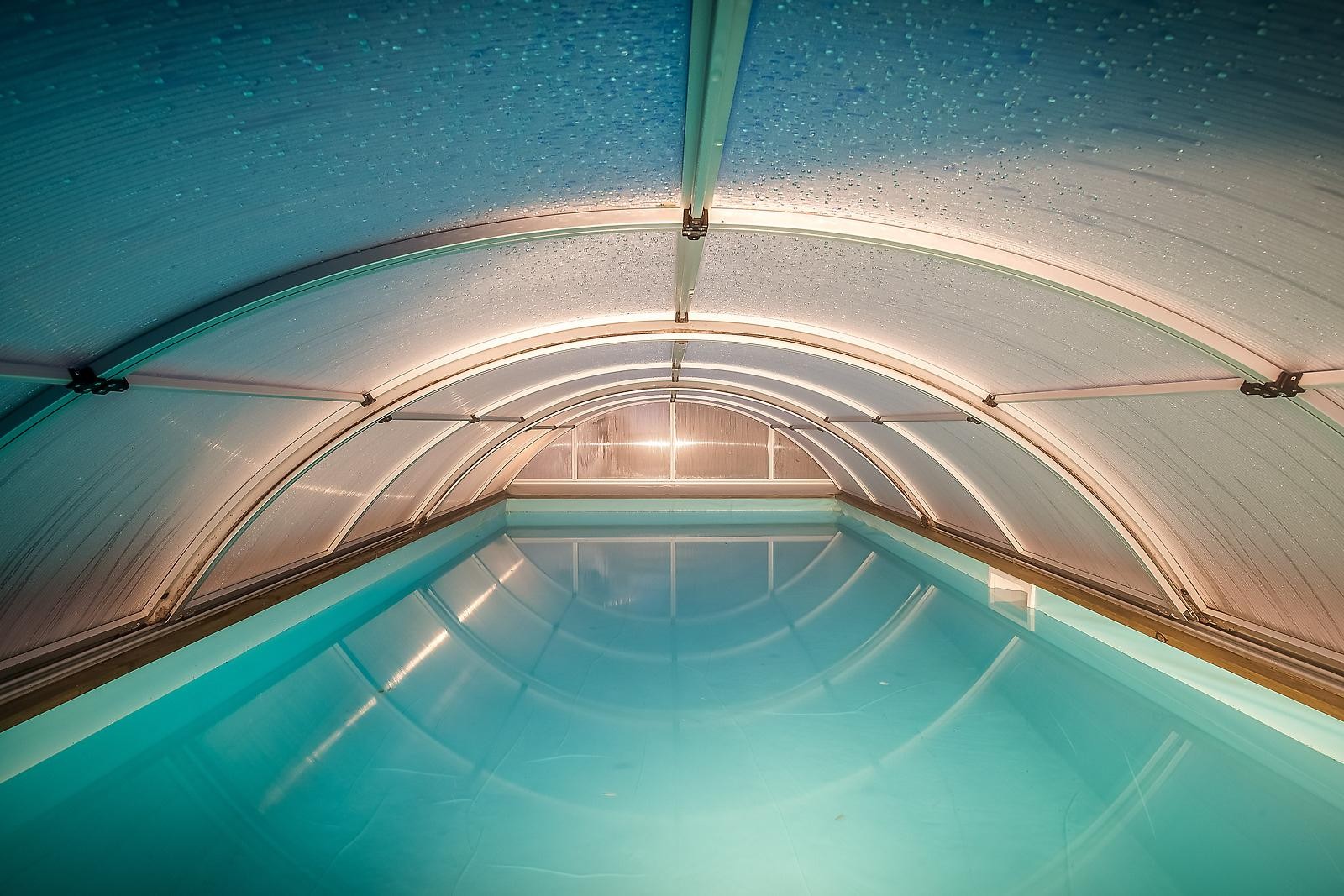 Svømme her på en kald høst-dag, i oppvarmet vann??? Galleribilde