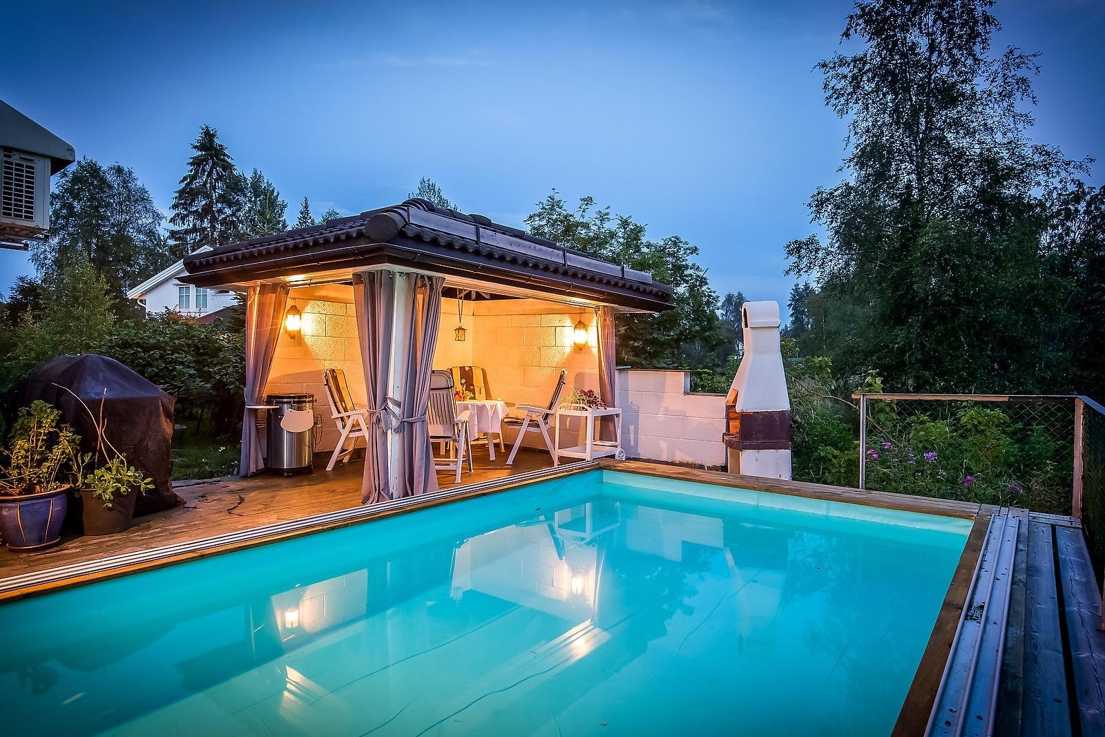 Her kan man forlenge badesessongen til langt ut på høsten. Galleribilde