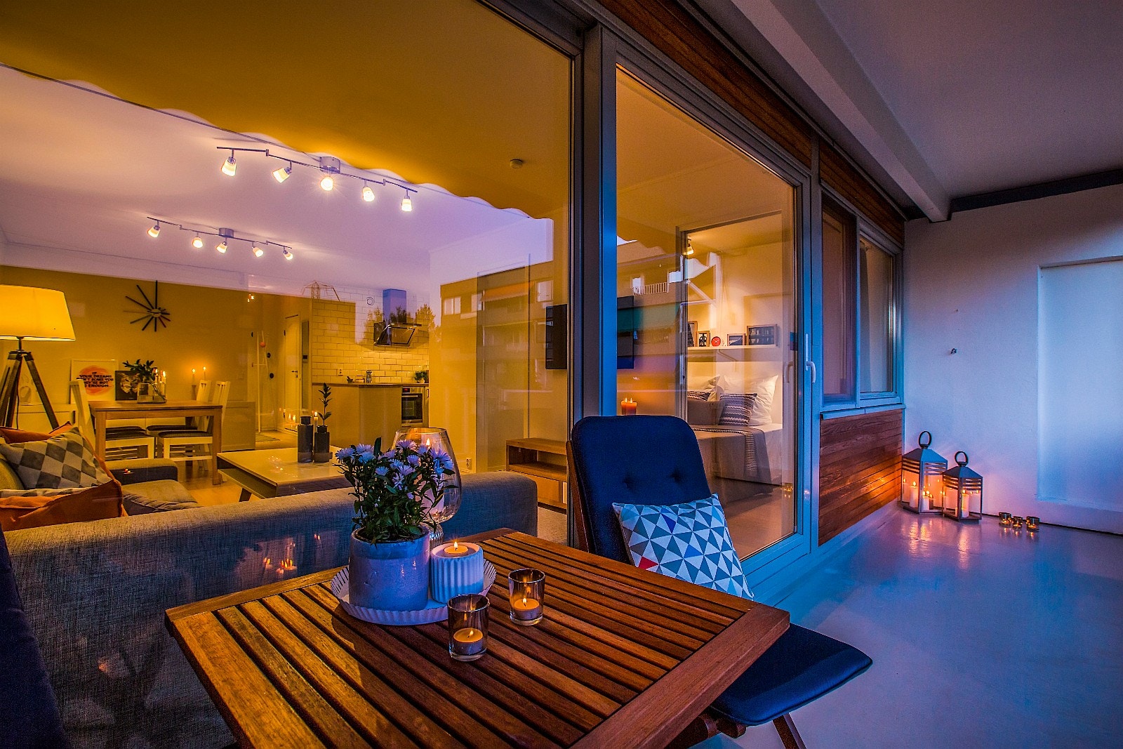 Nyt de siste sommerkveldene på balkongen Galleribilde