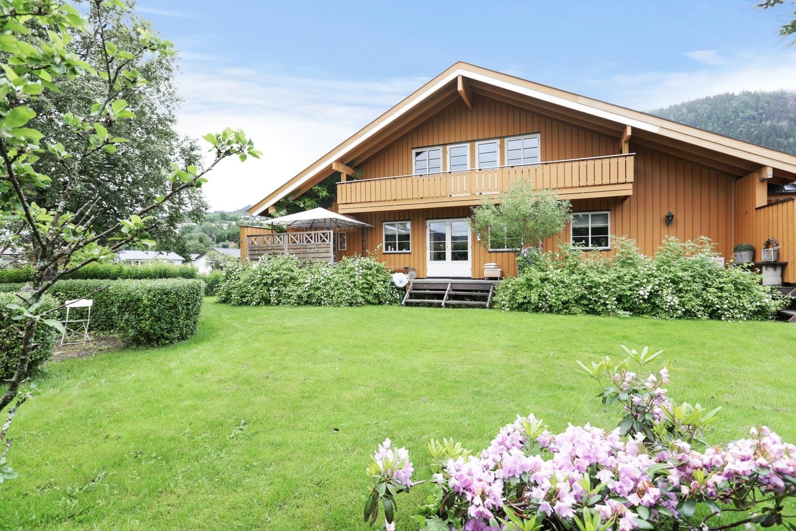 Hage og fasade Galleribilde