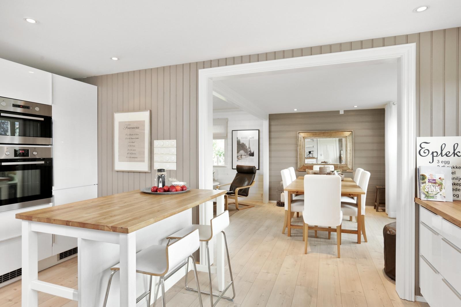 Spiseplass sett fra kjøkken Galleribilde