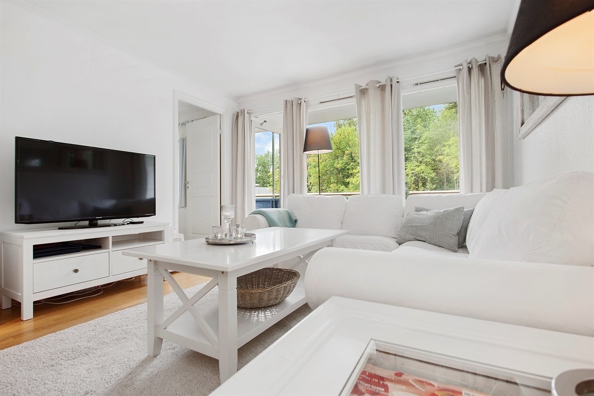 Leiligheten er også gjennomgående, med stuen og balkongen orientert i vestlig retning og har sol frem til 20.30-tiden på kvelden. Galleribilde