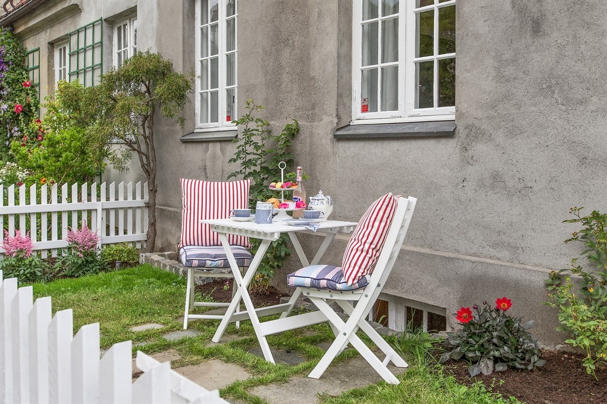 Forhagen har sol fra tidlig morgen til sen ettermiddag. En fin plass for helgefrokost. Galleribilde