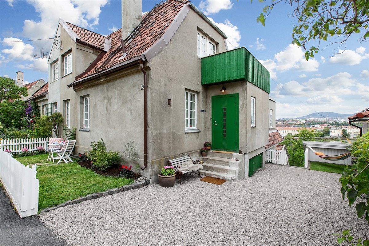 Huset bringer deg bakover i tid. Beroligende og avlappende, men med en behagelig moderne standard. Galleribilde