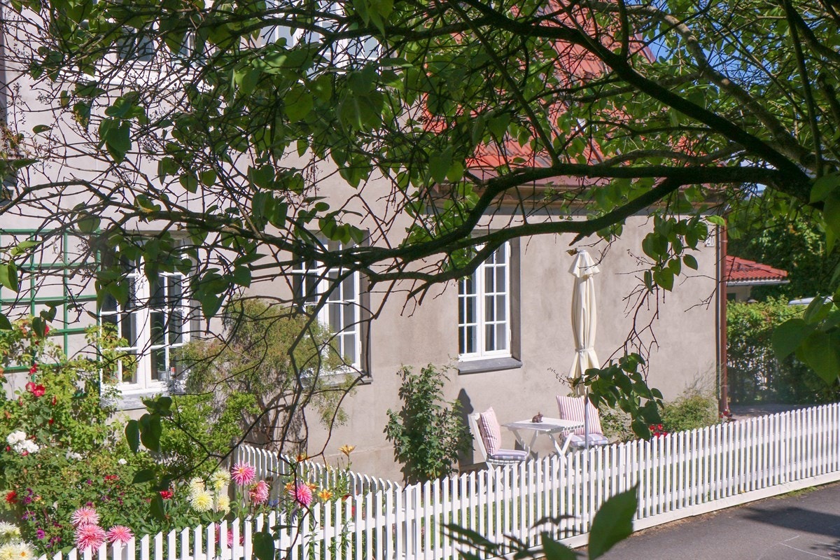 Arcrtanderbyen er kjent for sine frodige, grønne og bugnende hager. Galleribilde