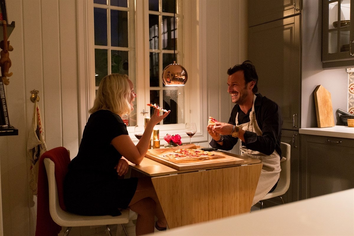 101 år gamle panelvegger og sprossevinduer gir måltidene god innramming. Galleribilde