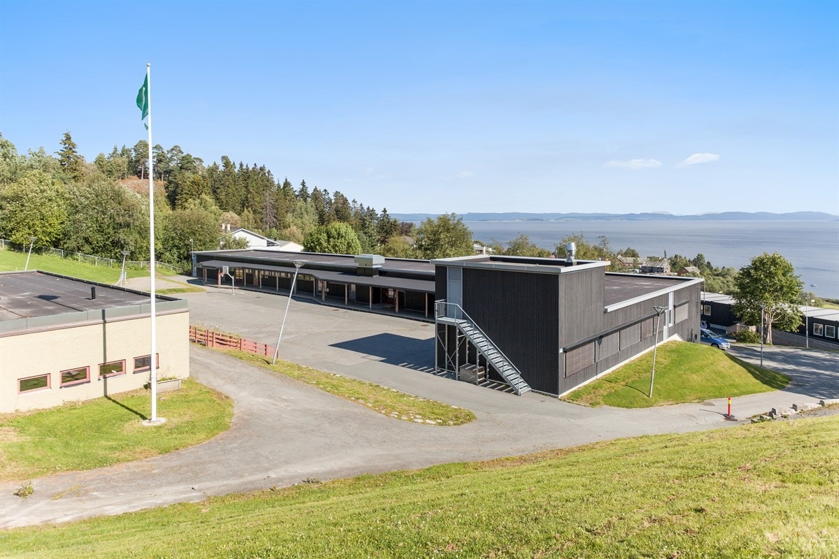 Saksvik barneskole befinner seg like i nærheten. Galleribilde