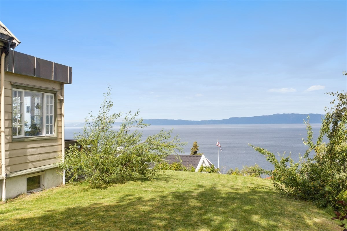 Praktfull eiendom med en utsikt som vekker oppsikt og begeistring. Galleribilde