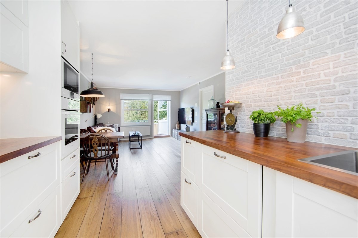 God skapplass og gode arbeidsflater. Galleribilde